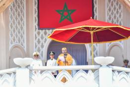 Image du Maroc Professionnelle de  Sa Majesté le Roi Mohammed VI, Chef suprême et Chef d'Etat-Major général des Forces Armées Royales, préside la cérémonie de prestation de serment des officiers lauréats des grandes écoles militaires et paramilitaires à Tétouan, le 31 Juillet 2019. Le souverain est accompagné de SAR le Prince Héritier Moulay El Hassan et de SAR le Prince Moulay Rachid. (Photo/ SPPR) via Jalilbounhar.com
 